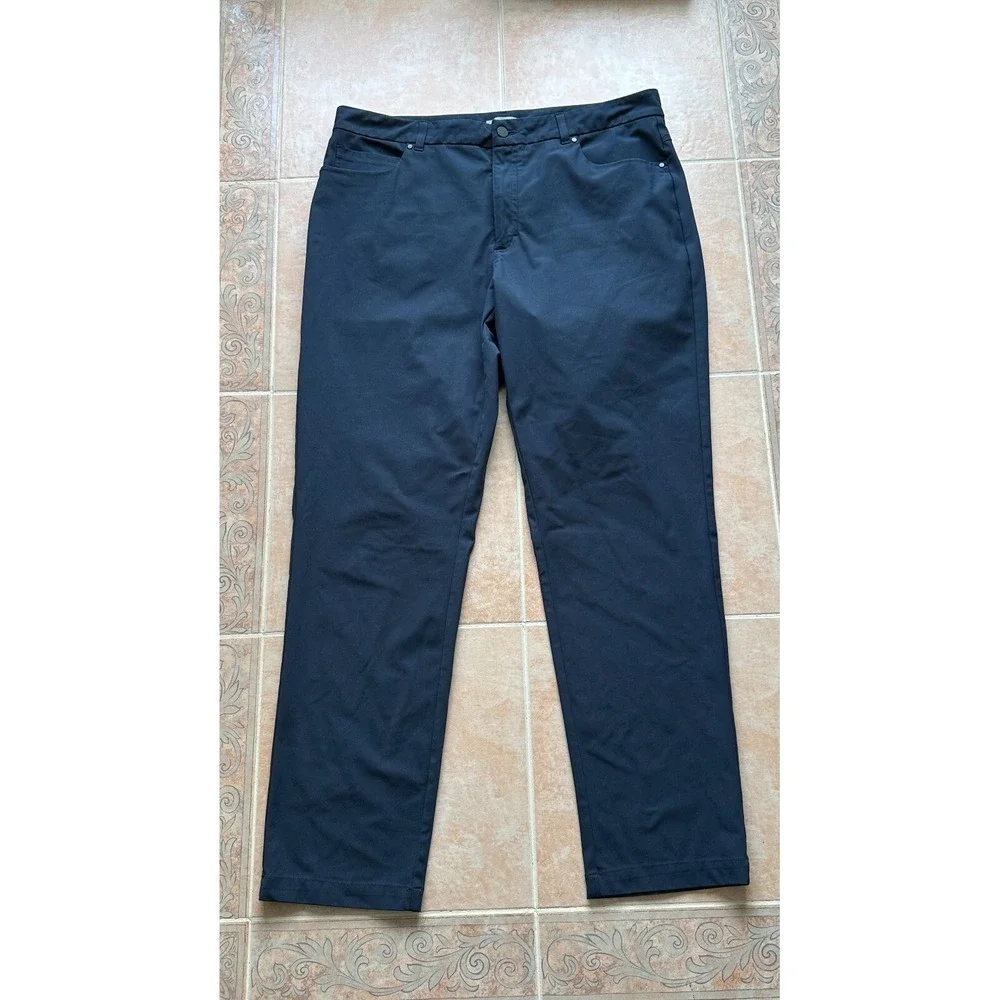 VRST Athletic 5 Pocket straight from Knee to calf pants Men's size 38 x 32